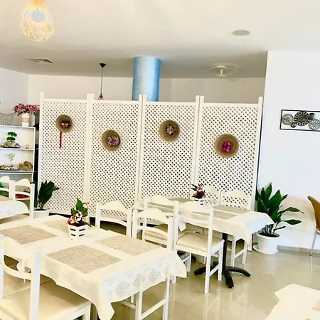 Crows Nest Апартамент Ахелой