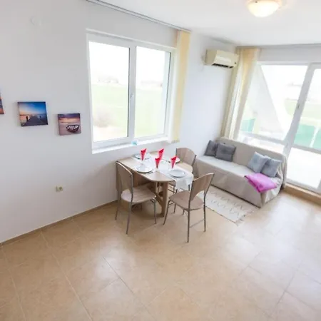 Crows Nest Apartment Aheloy