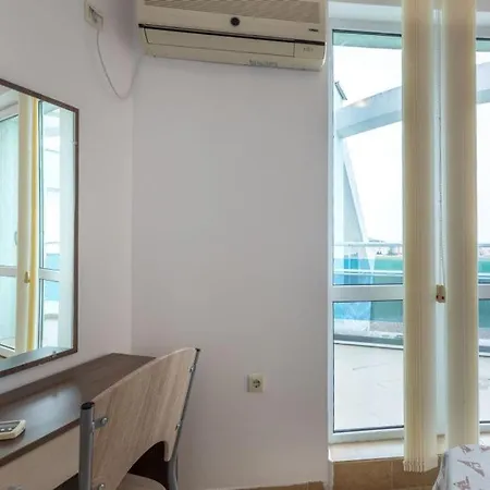 Crows Nest Apartment Aheloy
