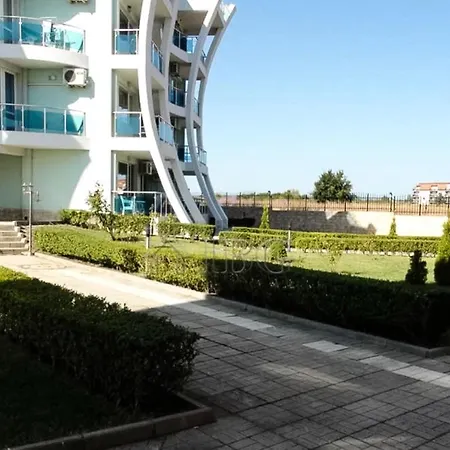 Crows Nest Apartment *